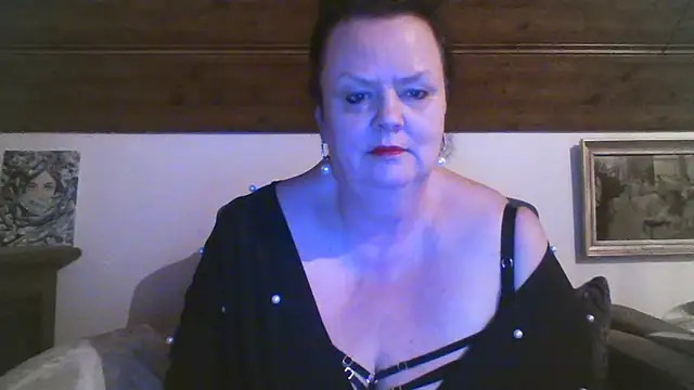 TiffanyMature online show from April 18, 8:09 pm