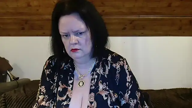 TiffanyMature online show from November 8, 9:42 pm