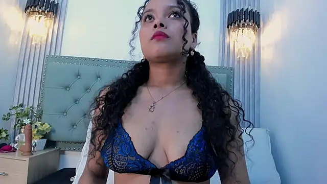 ValeriaJulio  online show from November 12, 7:23 pm