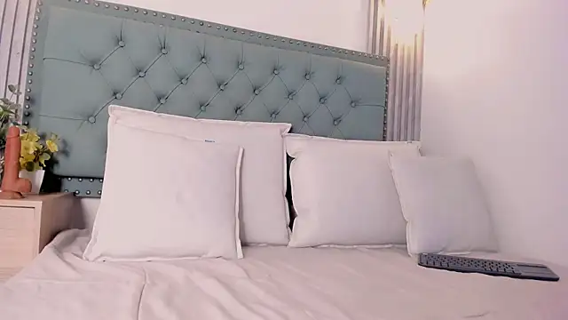 Snapshot of ValeriaJulio_ chatting on October 17, 6:22 pm ValeriaJulio online show from October 17, 6:22 pm