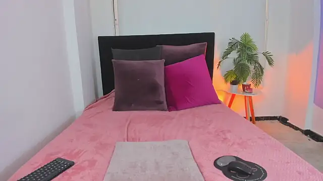 LunaVelvet777 online show from November 7, 8:47 pm