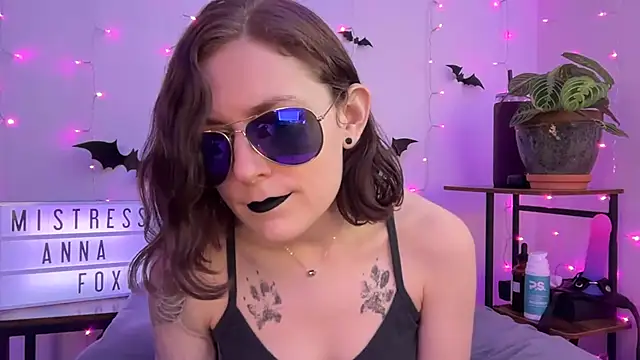 mistressannafoxx online show from November 7, 10:04 pm