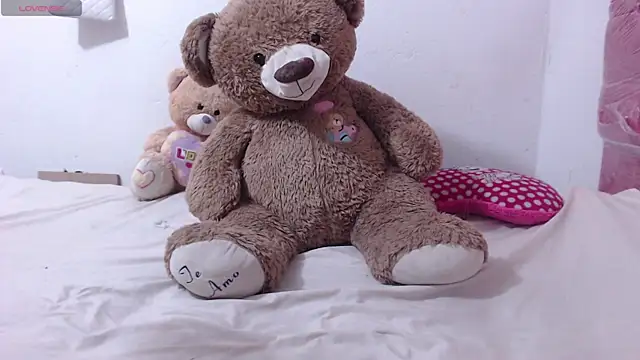 toxic sweet  online show from April 18, 8:28 am