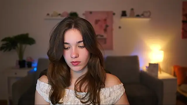 kissie cat online show from April 15, 1:22 pm