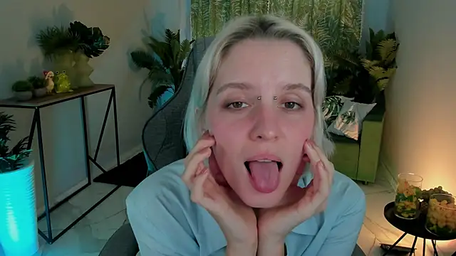 Snapshot of BethanyCloud chatting on October 15, 5:32 am BethanyCloud online show from October 15, 5:32 am