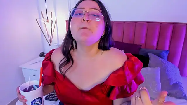 Tessa Sinclaire online show from October 6, 11:20 pm