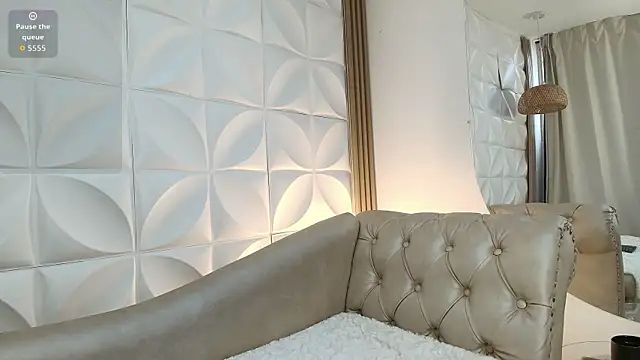 Lily rousee  online show from April 8, 12:51 pm