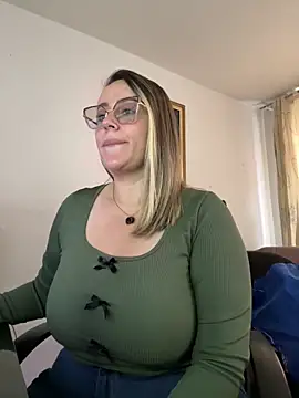 CurvyLust x online show from May 22, 3:54 pm