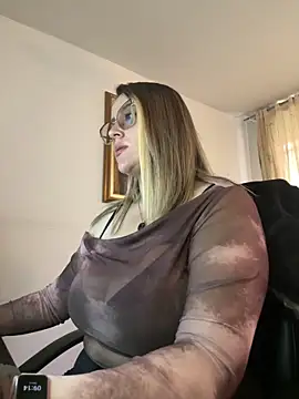 CurvyLust x online show from May 21, 2:15 pm