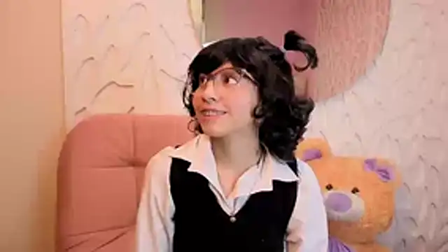 VioletxBloom online show from April 6, 1:01 pm