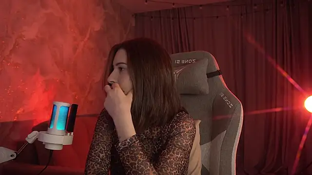 LumeNova online show from March 6, 2:17 am