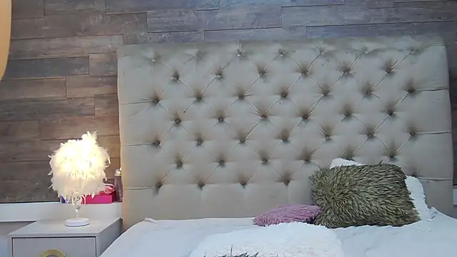 CarolinaBlair online show from October 6, 9:48 am