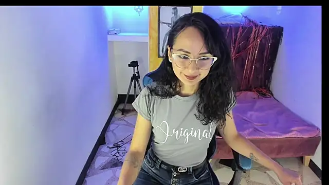 alison moon7 online show from October 29, 2:20 pm