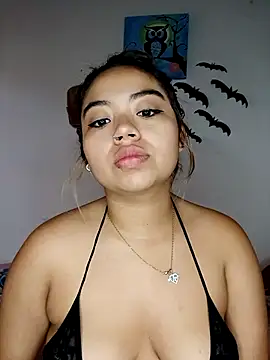 Snapshot of Emily__Hott chatting on October 19, 12:29 pm Emily  Hott online show from October 19, 12:29 pm