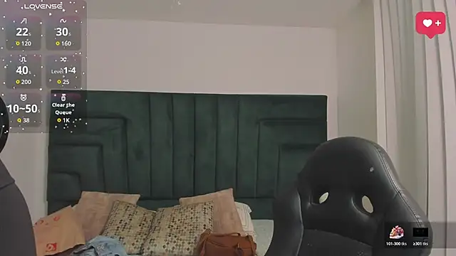 SaraWagner  online show from April 1, 12:11 am