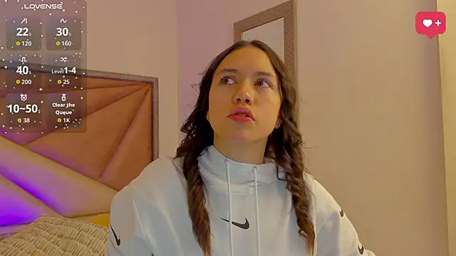 SaraWagner  online show from April 18, 11:59 pm