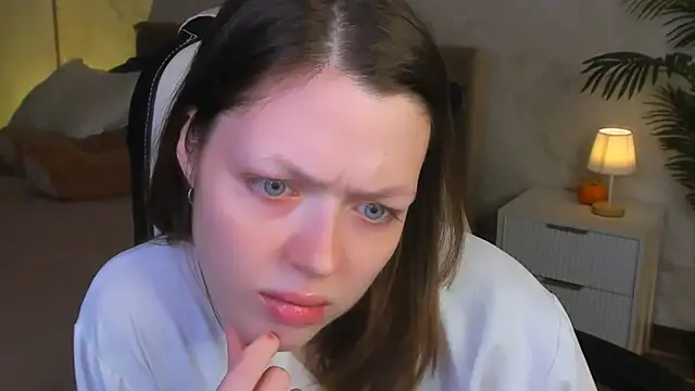 Lunar Lily online show from December 20, 5:44 am