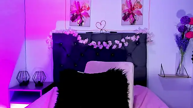 SagiraBelle online show from April 18, 7:58 pm