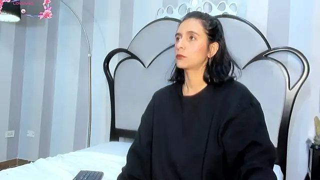 Snapshot of MiaAmore_ chatting on October 17, 8:12 pm MiaAmore online show from October 17, 8:12 pm