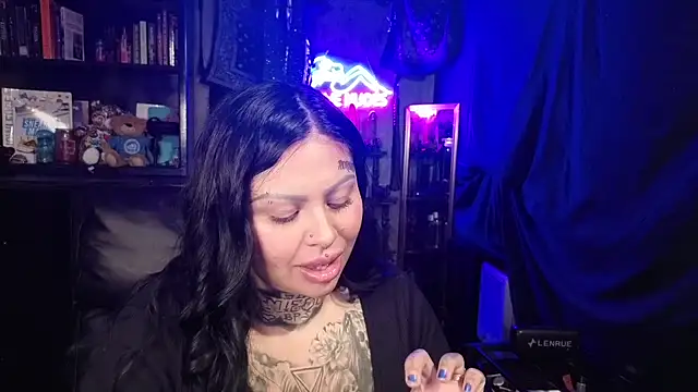 chicanachic13 online show from February 27, 3:50 am