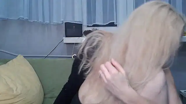 NADINNNE online show from November 9, 9:44 pm