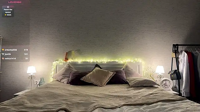 BrightAnnie online show from March 5, 1:07 pm