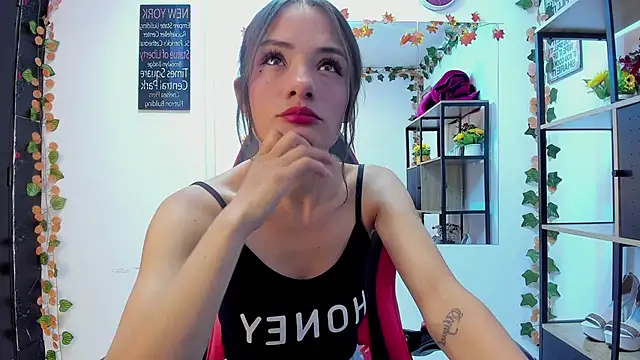 Tammy Thompson  online show from January 17, 1:29 pm