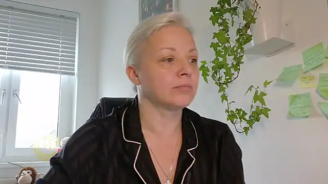 Linsy Kim online show from March 1, 8:36 am