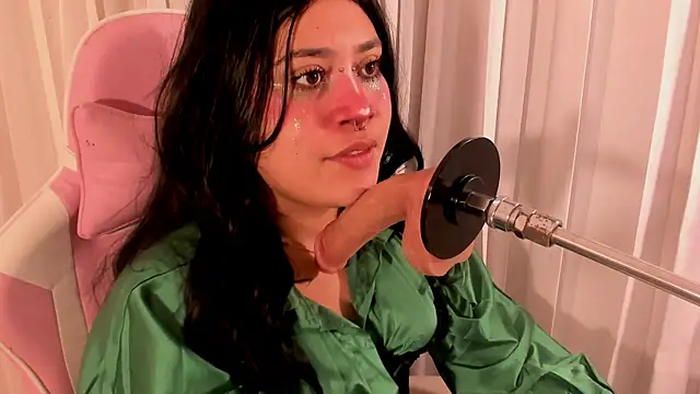 mia yeager online show from November 10, 4:18 am