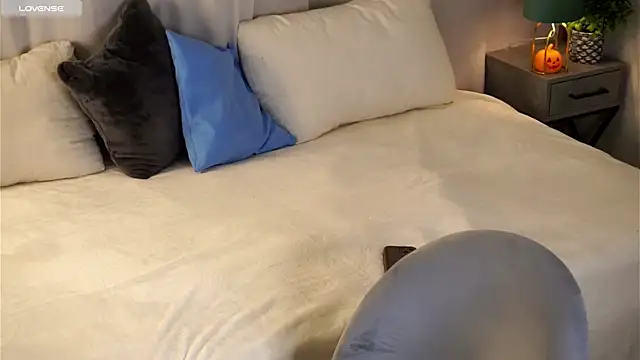 MelaniSeiver online show from December 2, 1:29 am