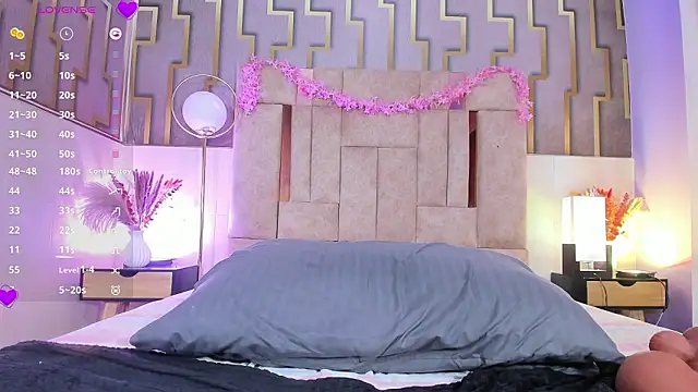 luna maisonn online show from February 3, 6:40 am