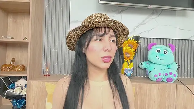 greciadom555 online show from October 17, 5:16 pm