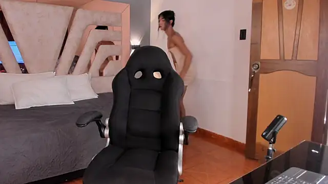 REINA ADAHARA online show from April 3, 11:03 pm