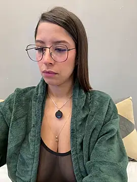 luvely online show from April 18, 8:20 pm