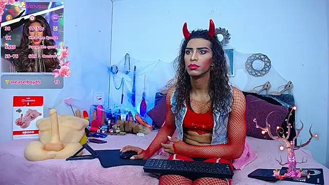 Snapshot of Starhott_ chatting on October 20, 8:56 pm Starhott online show from October 20, 8:56 pm
