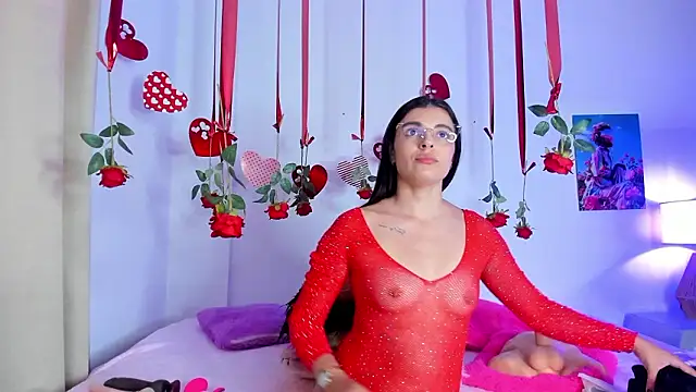 hailey hadid online show from February 16, 6:52 pm