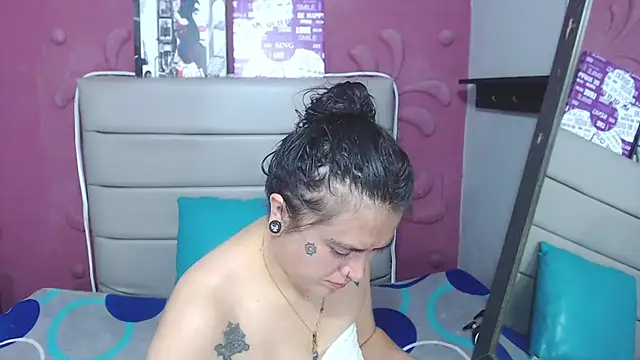 Snapshot of Cailing_Zu chatting on October 20, 8:23 pm Cailing Zu online show from October 20, 8:23 pm