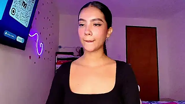 mia yireth online show from March 29, 4:33 am