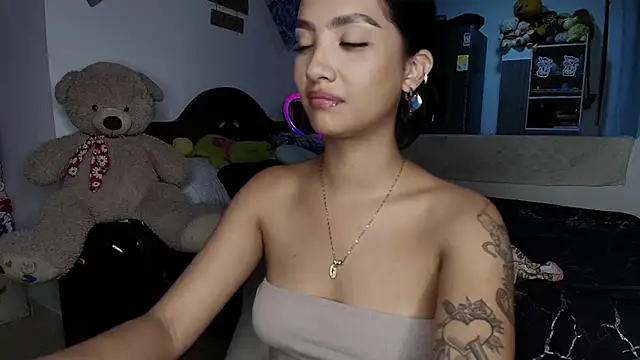 mia yireth online show from September 26, 2:53 am