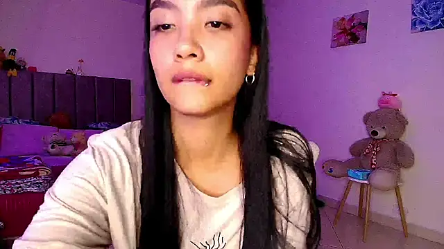 mia yireth online show from March 13, 12:34 am