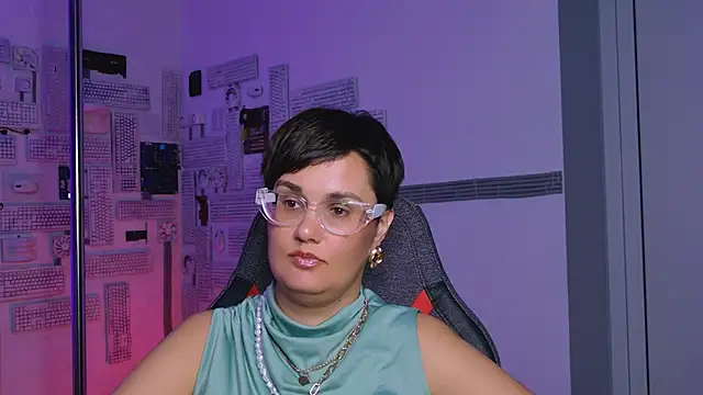 LauraDavidsons online show from September 13, 9:50 am