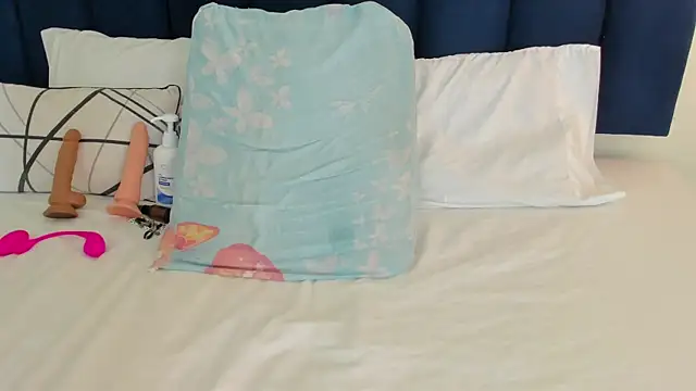 sophieturner mg online show from November 11, 7:11 pm