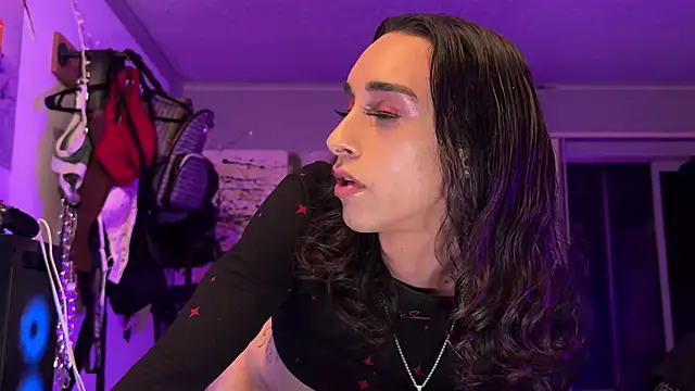 xoFrankie online show from December 16, 5:02 am