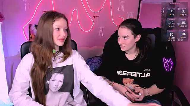 khloebeauty online show from April 14, 7:14 pm