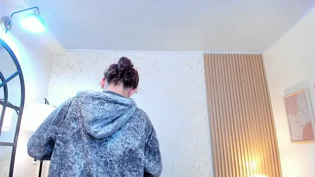 aliceandsia online show from April 9, 7:30 pm