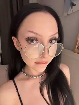 Lina Thornton  online show from May 22, 8:29 pm