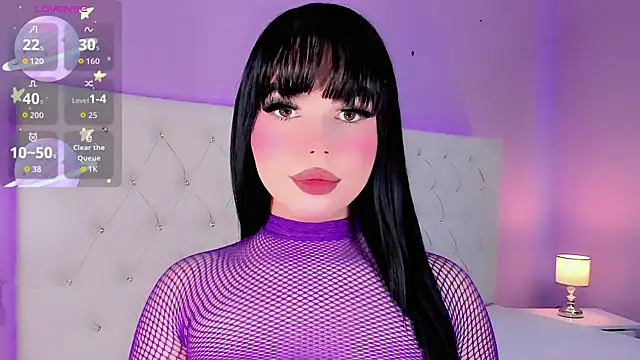 DaniielaV online show from October 5, 2:00 pm