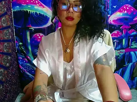 Delliriummm online show from January 17, 7:38 am