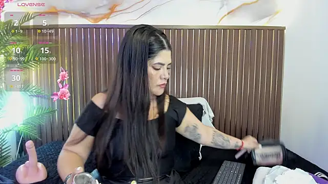 Roxie-NS online show from April 11, 12:20 pm