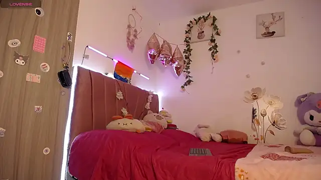 Liahdiaz  online show from April 10, 3:07 pm